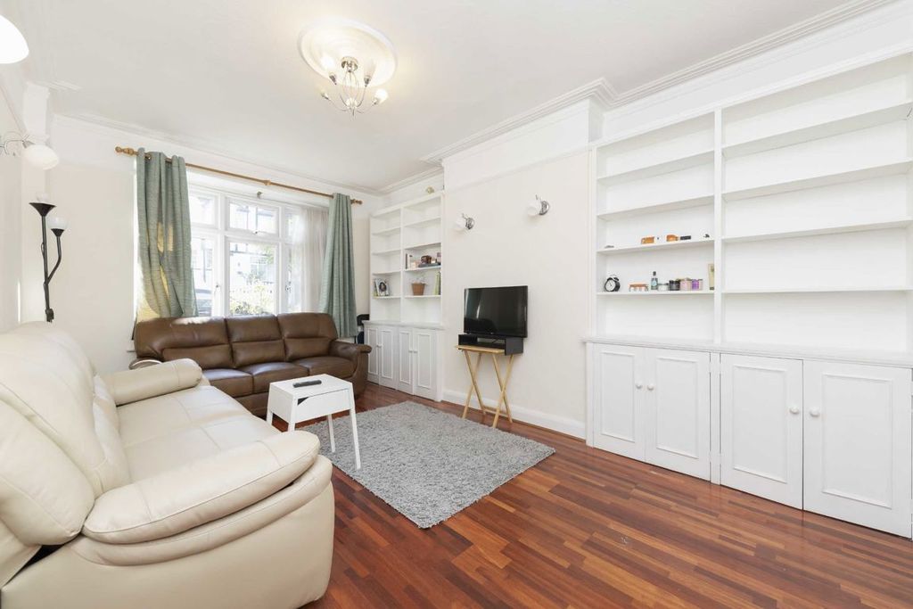 Property photo 2 of 8