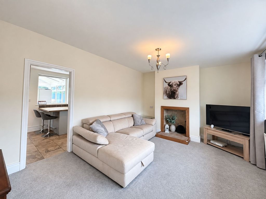 Property photo 2 of 15 Living Rooms