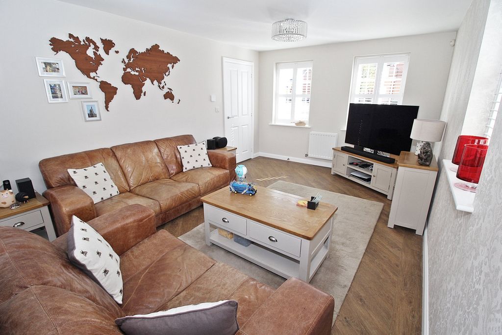 Property photo 3 of 20 4556443