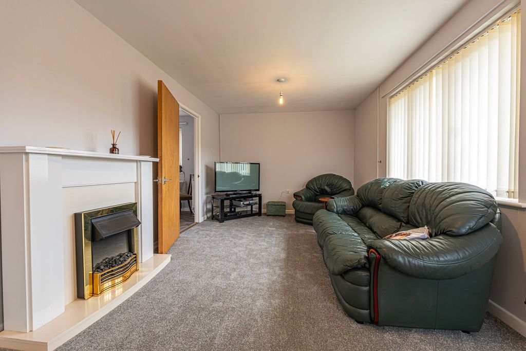 Property photo 3 of 31
