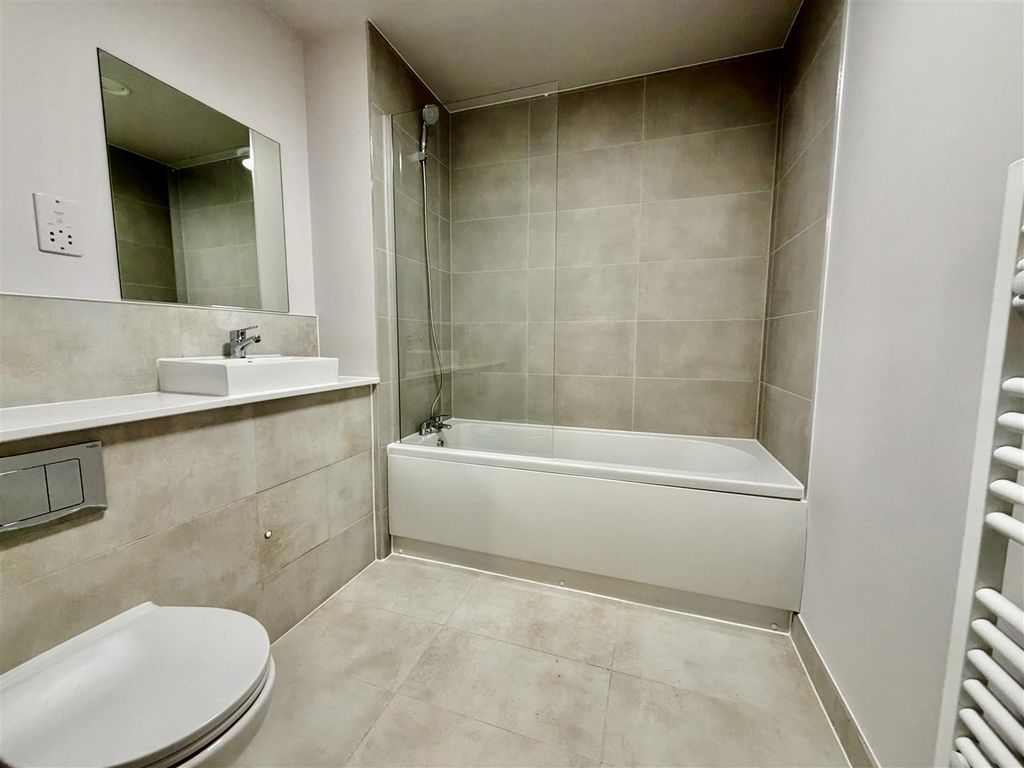 Property photo 1 of 15 Bathroom.Jpeg