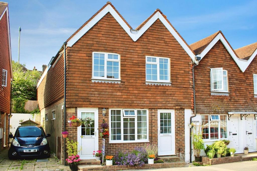 2 bed maisonette for saleSouth Street, Mayfield, East Sussex TN20