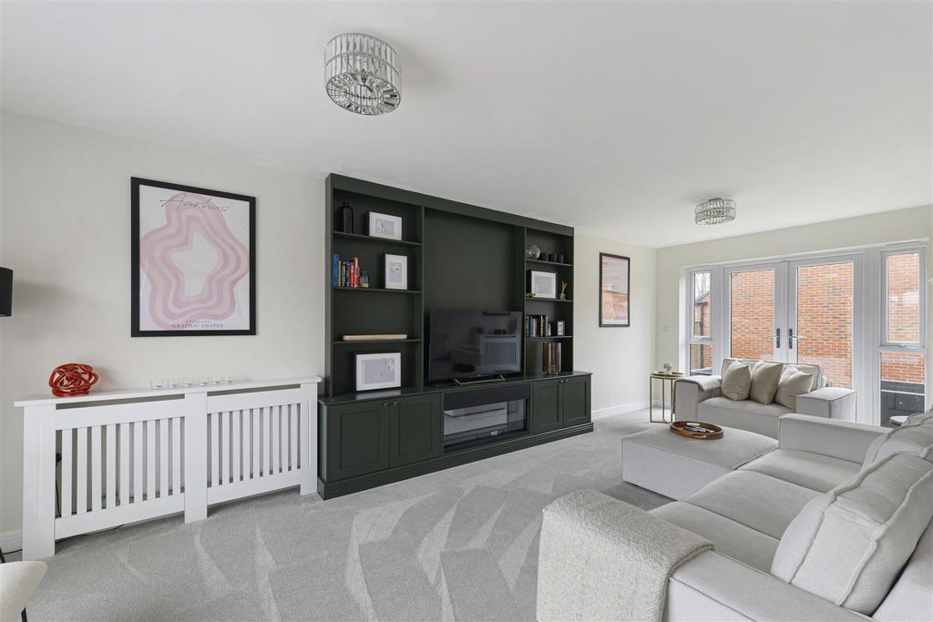 Property photo 3 of 19 31Parkdrive03.Jpg