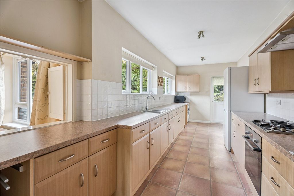 Property photo 3 of 19 Kitchen