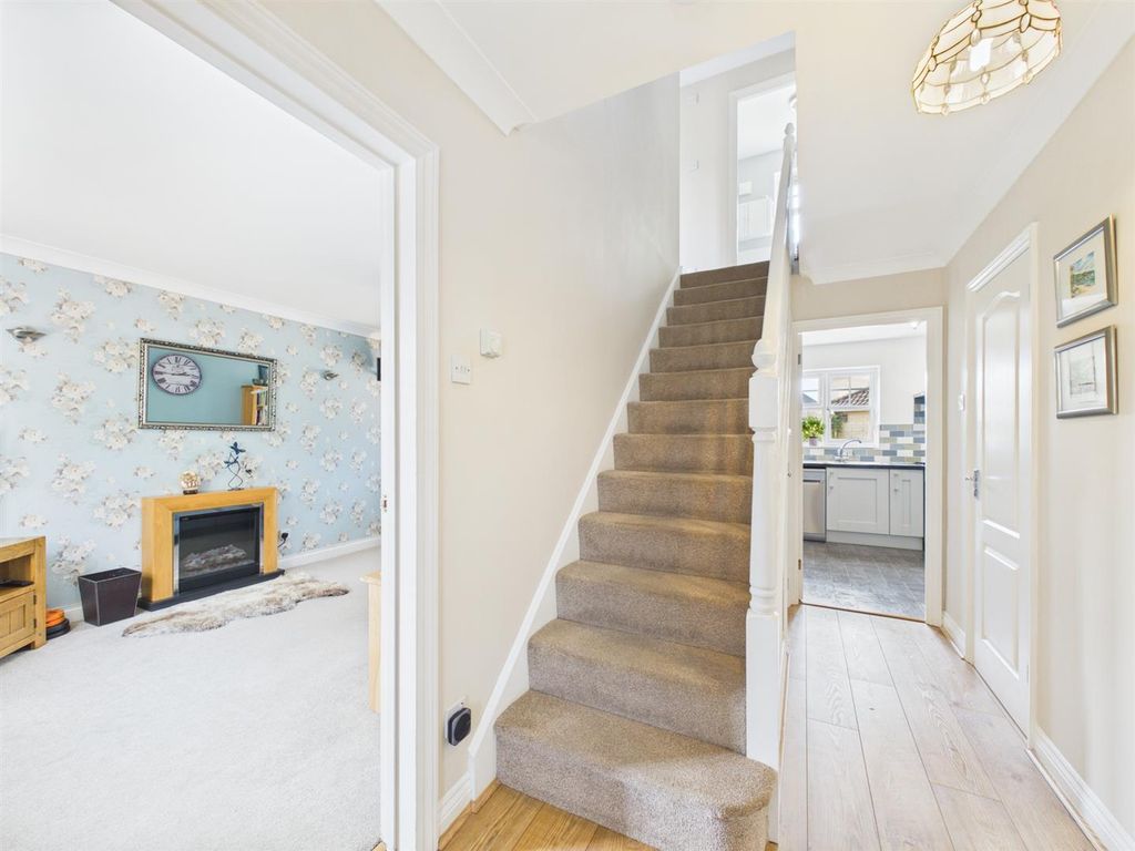 Property photo 3 of 18 Entrance Hall