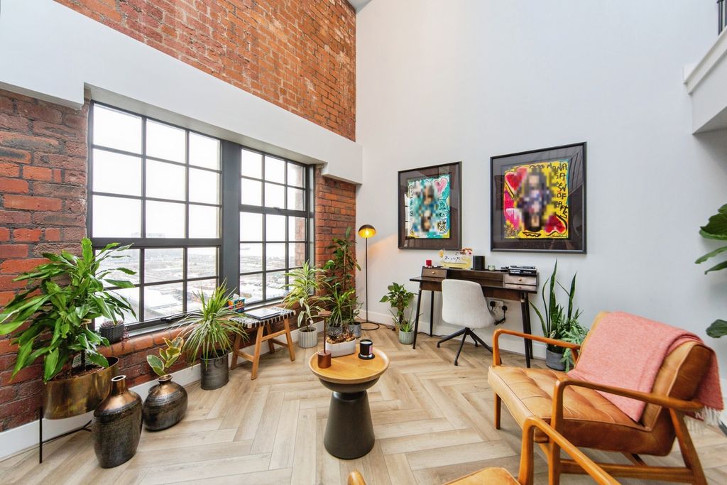 Property photo 3 of 19 Pbox-Img.Jpg