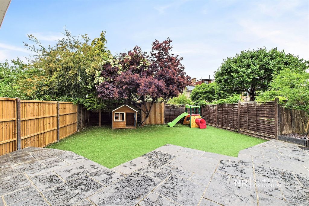 Property photo 3 of 18 Garden