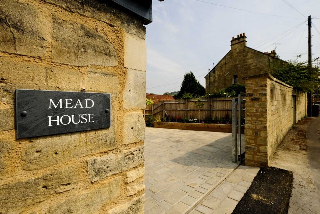 Property photo 2 of 30