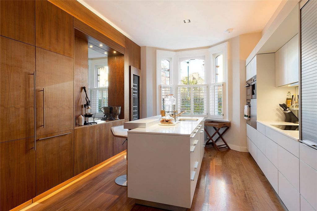 Property photo 2 of 12 Kitchen