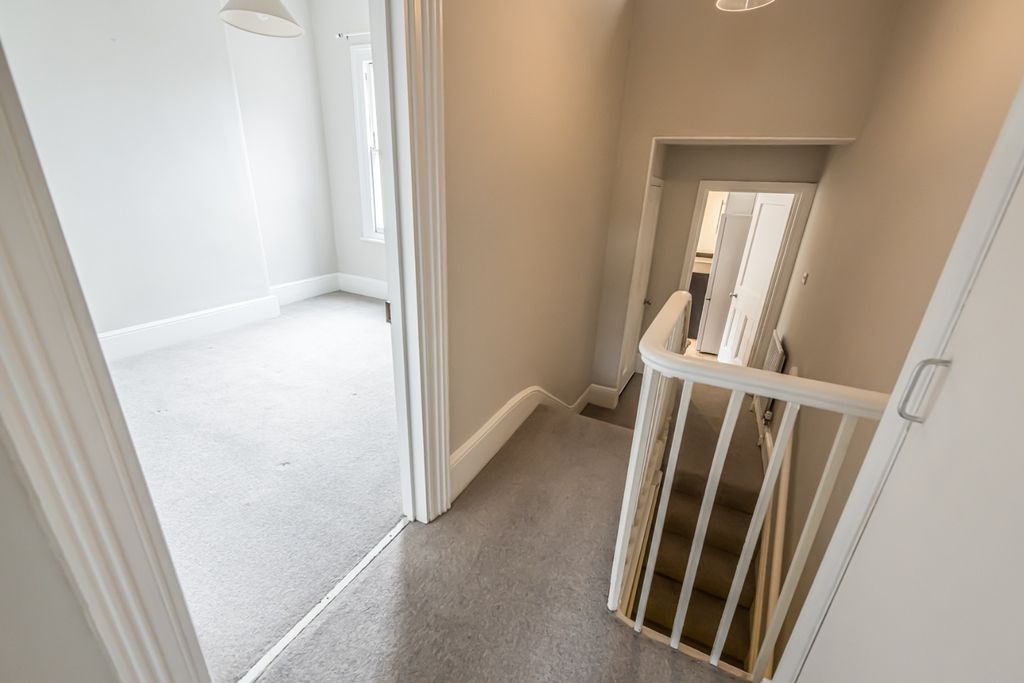 Property photo 3 of 14 2404286