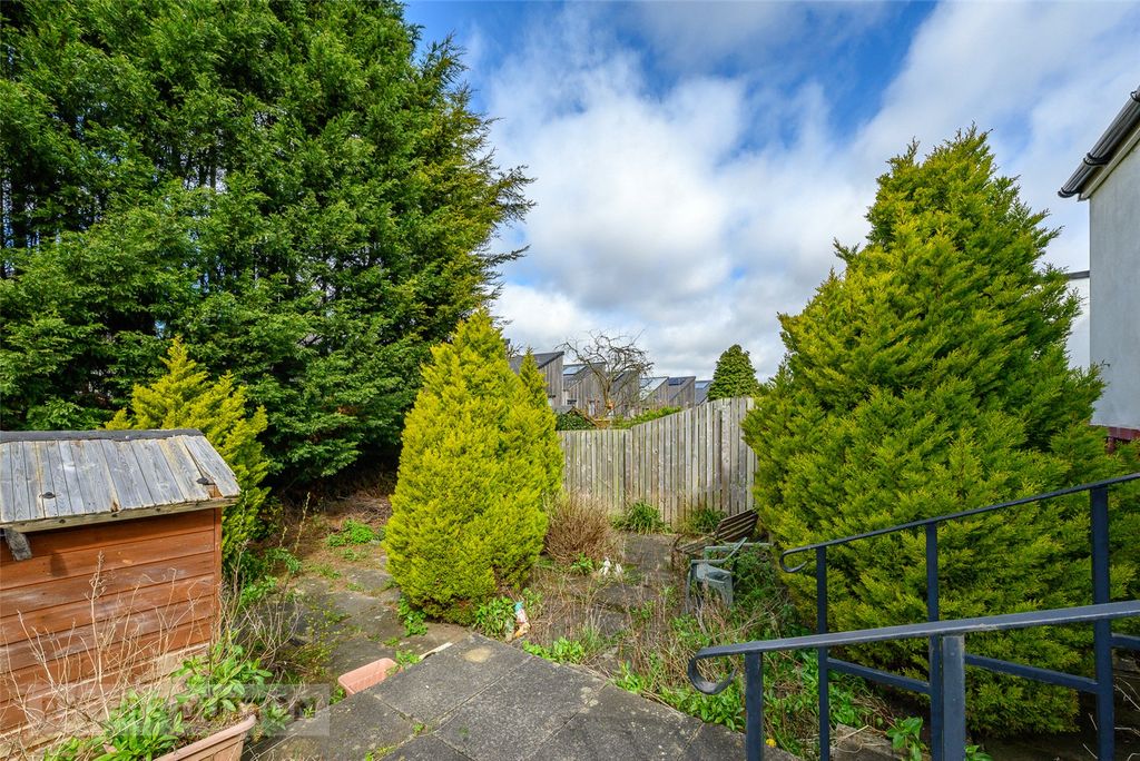 Property photo 2 of 18 Garden