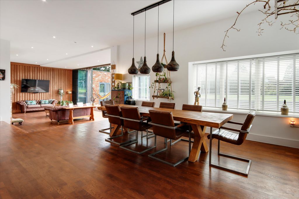 Property photo 3 of 30 Image