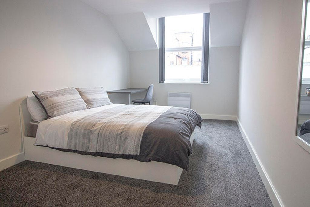 Property photo 3 of 4 Spacious Double Bedroom Featuring Ample Natural li...