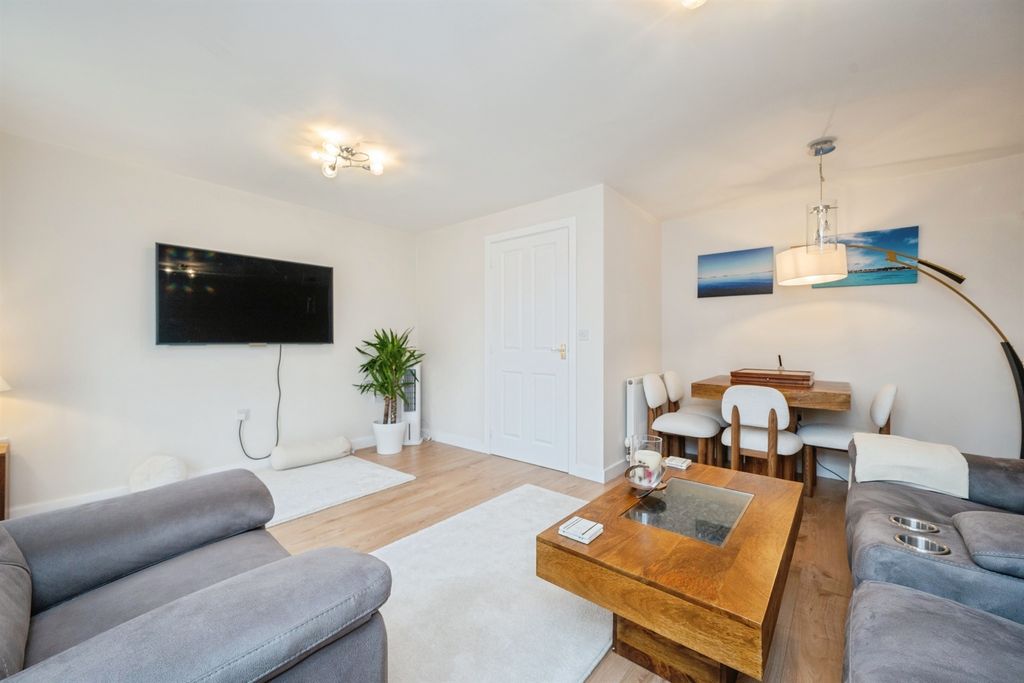 Property photo 2 of 20 Lounge