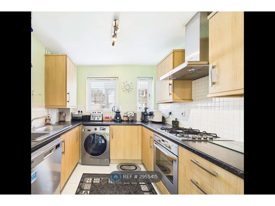 Property photo 2 of 7 Kitchen