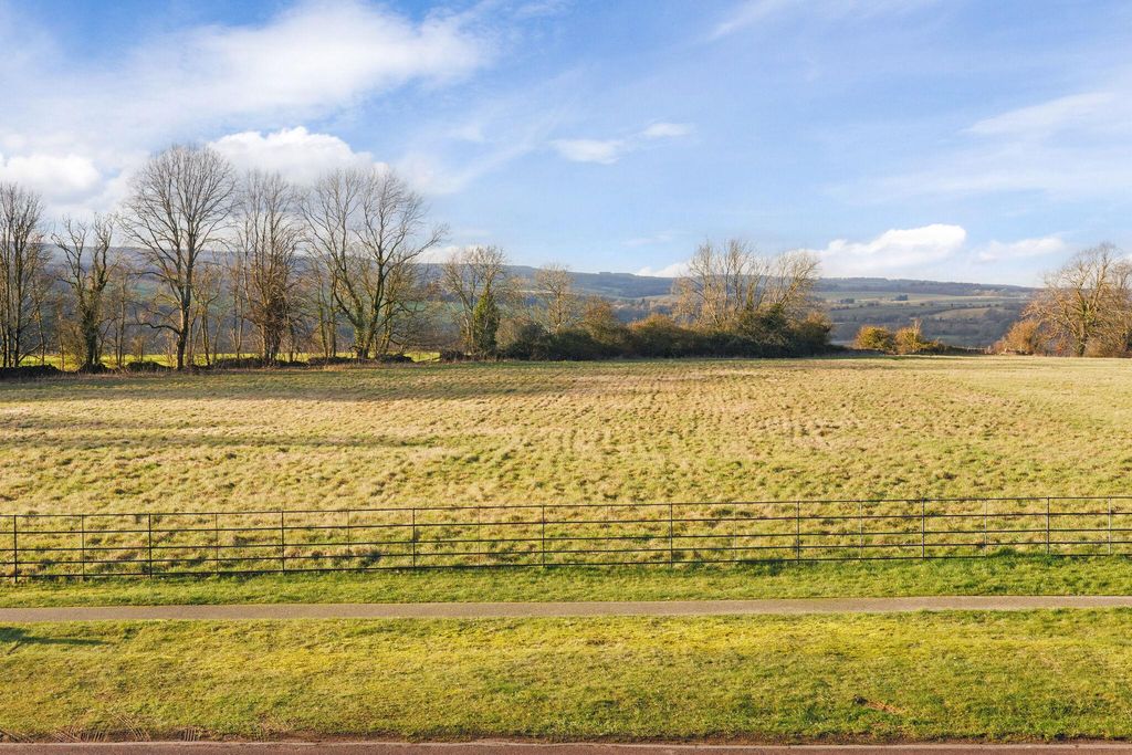 Property photo 2 of 23 Image