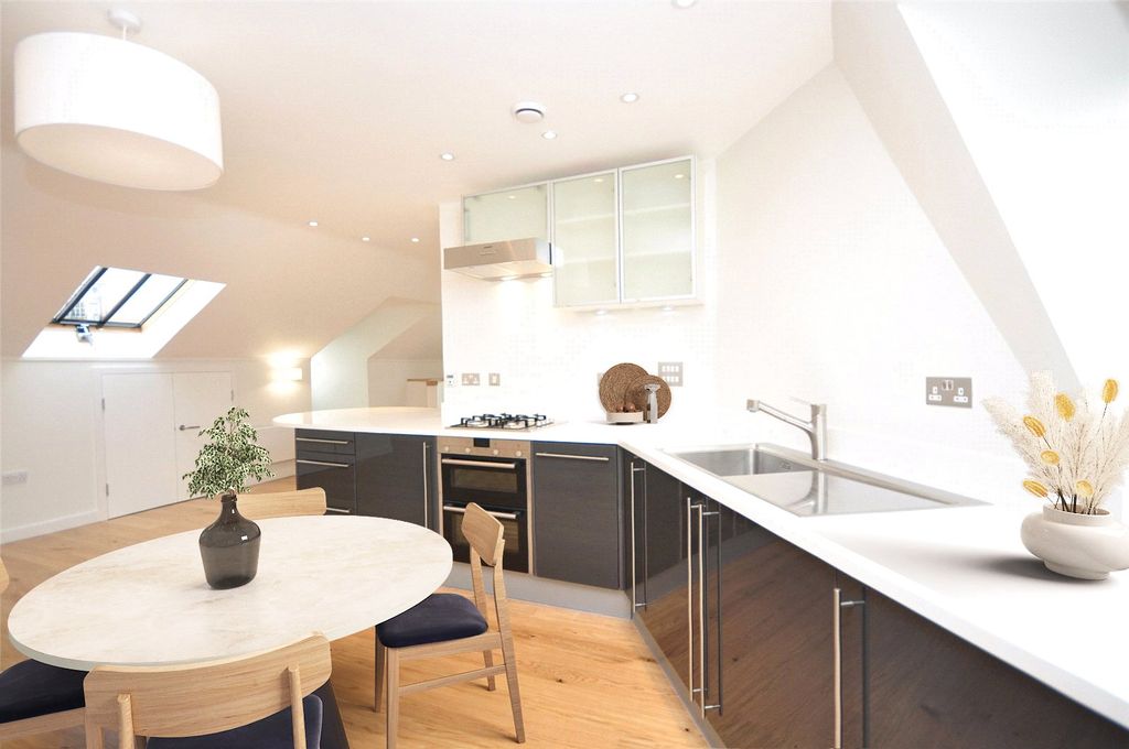 Property photo 2 of 7 Great Marlborough St