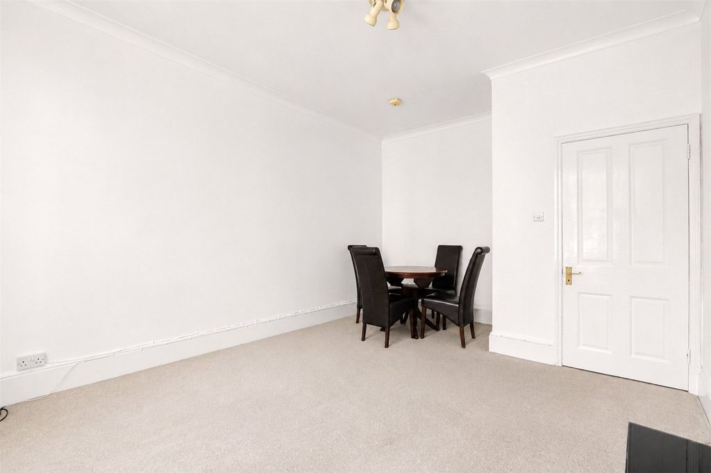 Property photo 3 of 10 Picture No. 13