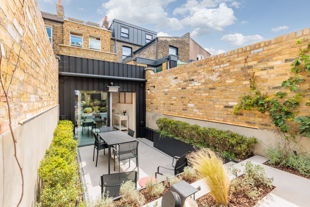 Property photo 3 of 19