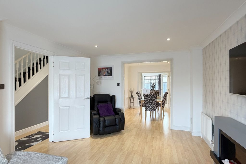 Property photo 3 of 39