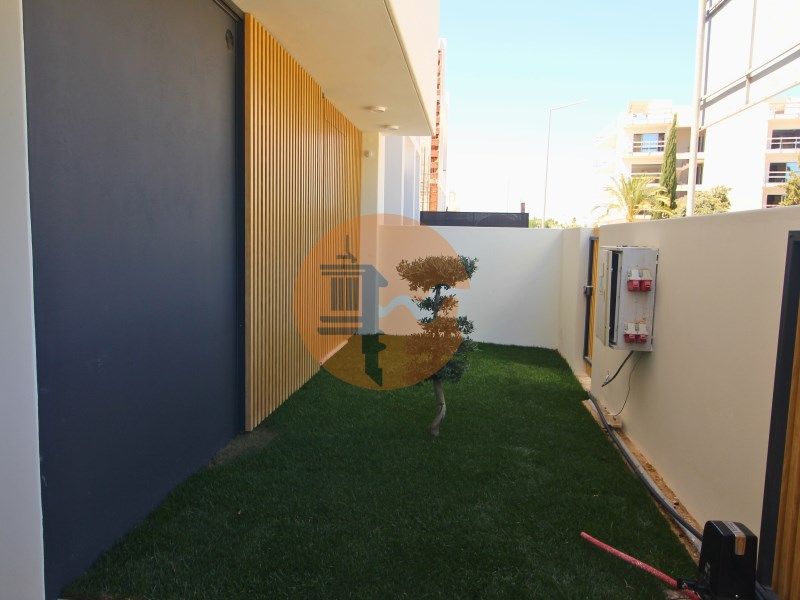 Property photo 2 of 60