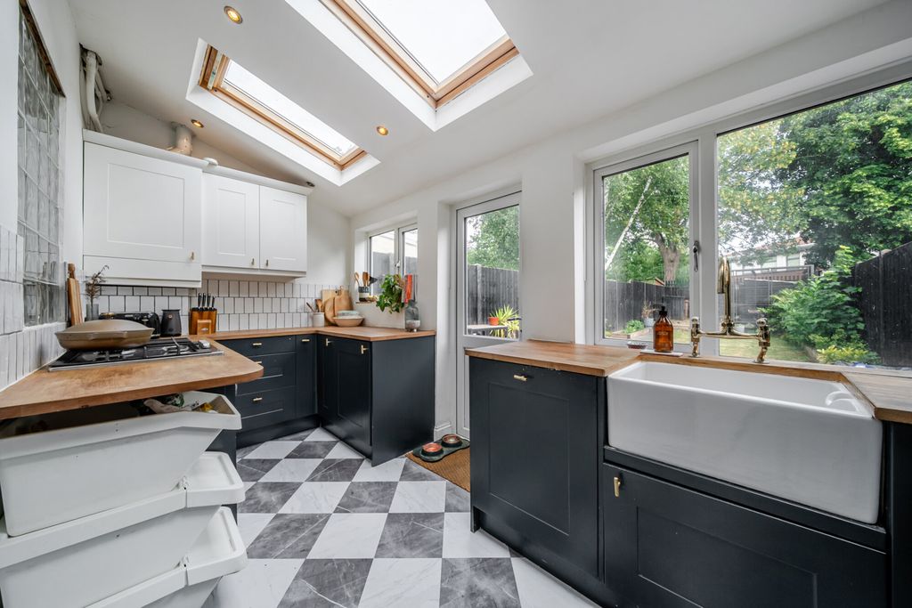 Property photo 3 of 13 1469948-13-6A2162...