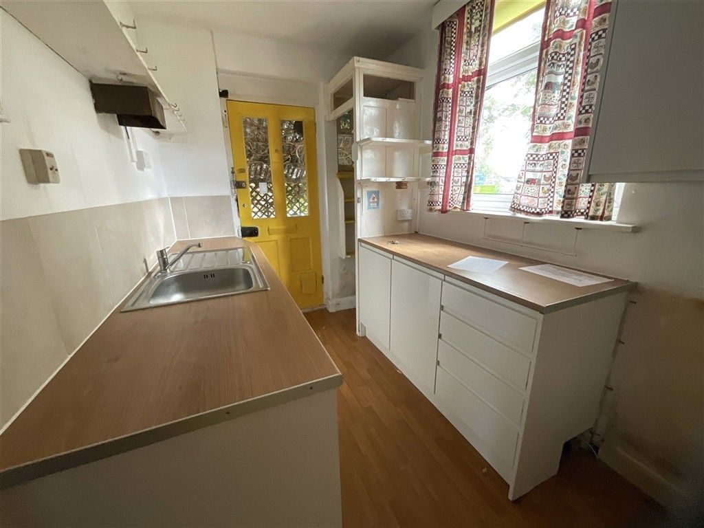Property photo 3 of 6 Kitchen 2.0