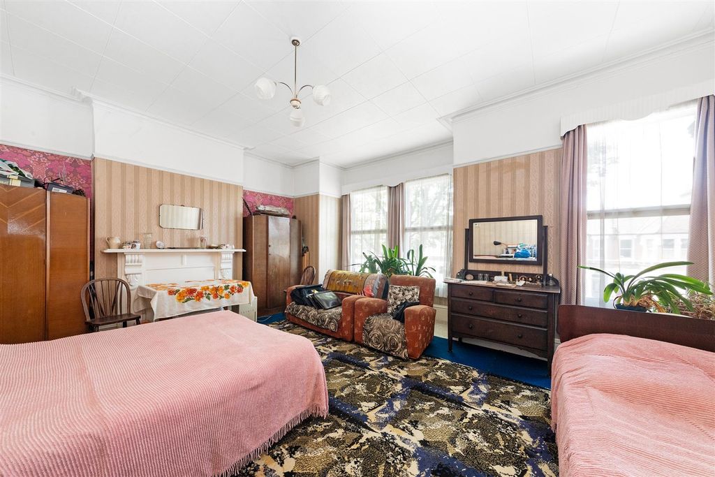 Property photo 3 of 16 Master Bedroom