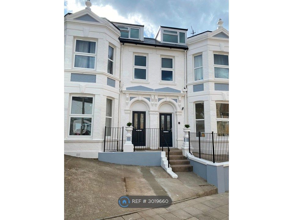 Property photo 1 of 10 Front Of Apartment Block