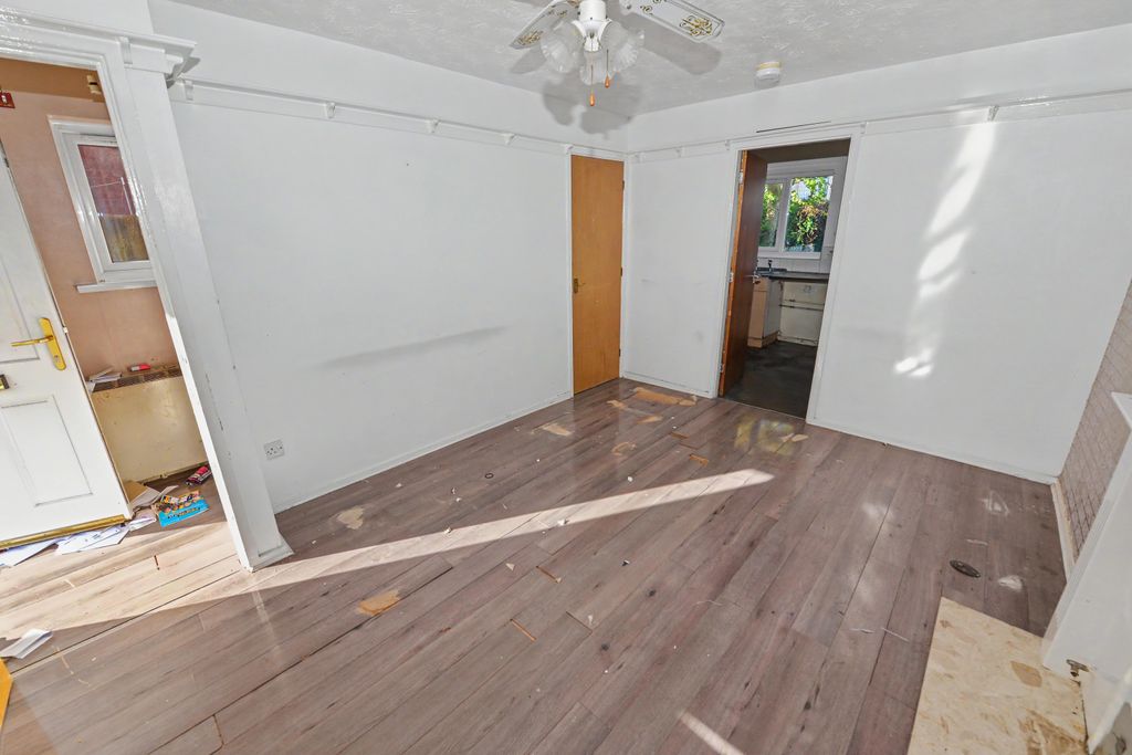 Property photo 2 of 17 22 Brittania Road, Walsall, West Midlands, Ws1 4Nb