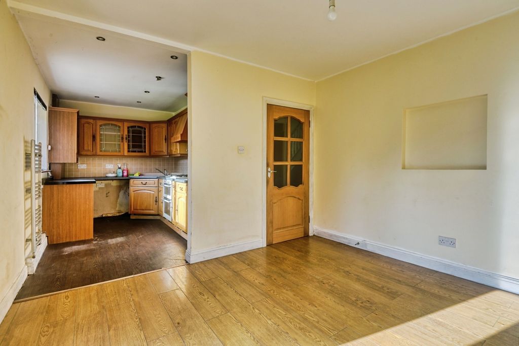 Property photo 3 of 23 Pbox-Img.Jpg
