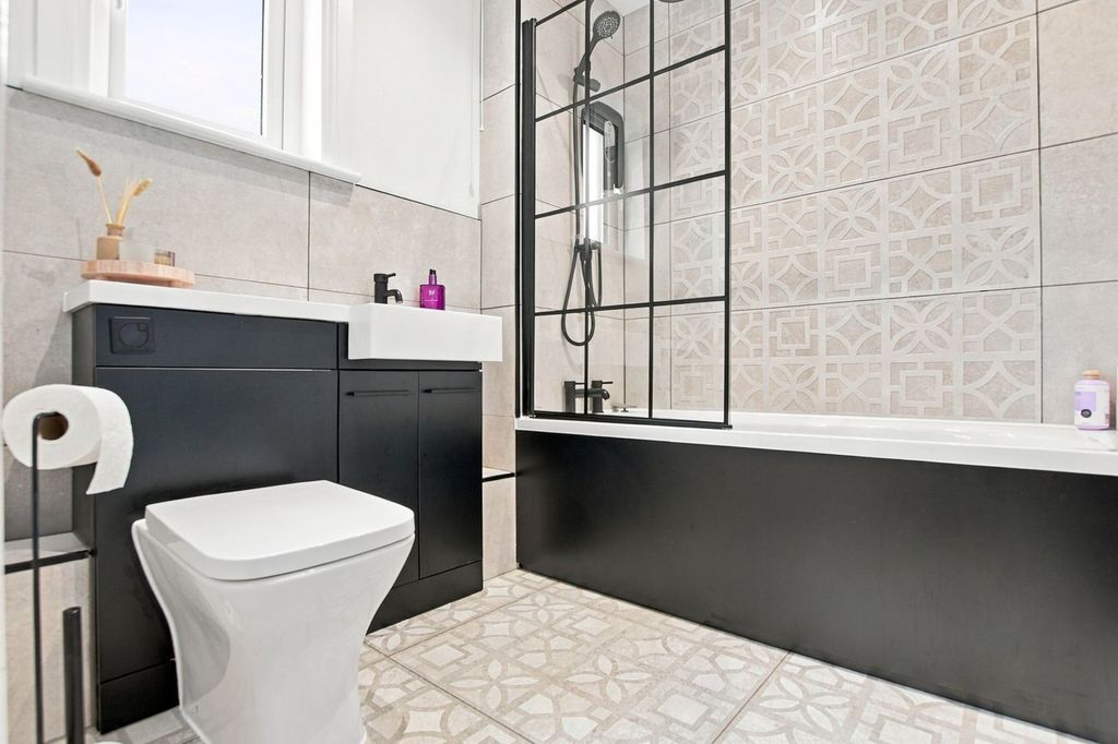 Property photo 2 of 30