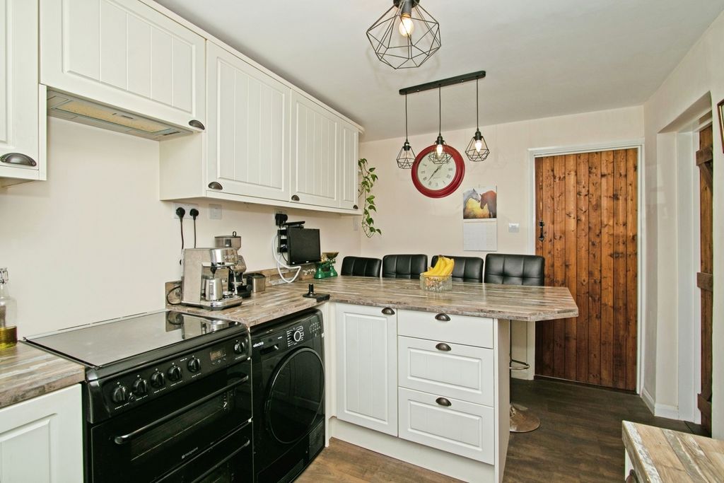 Property photo 3 of 21 Pbox-Img.Jpg
