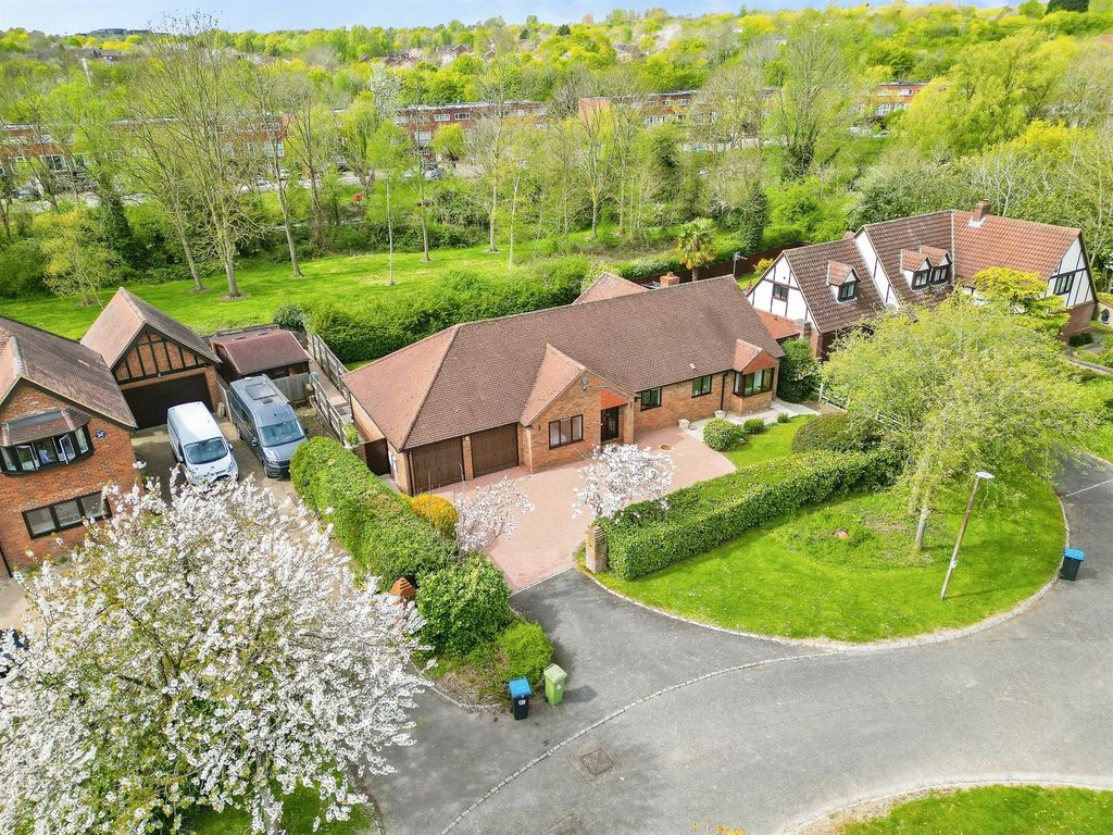 Property photo 2 of 33