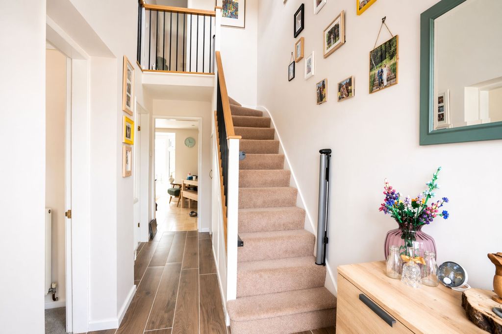 Property photo 2 of 18 Hallway