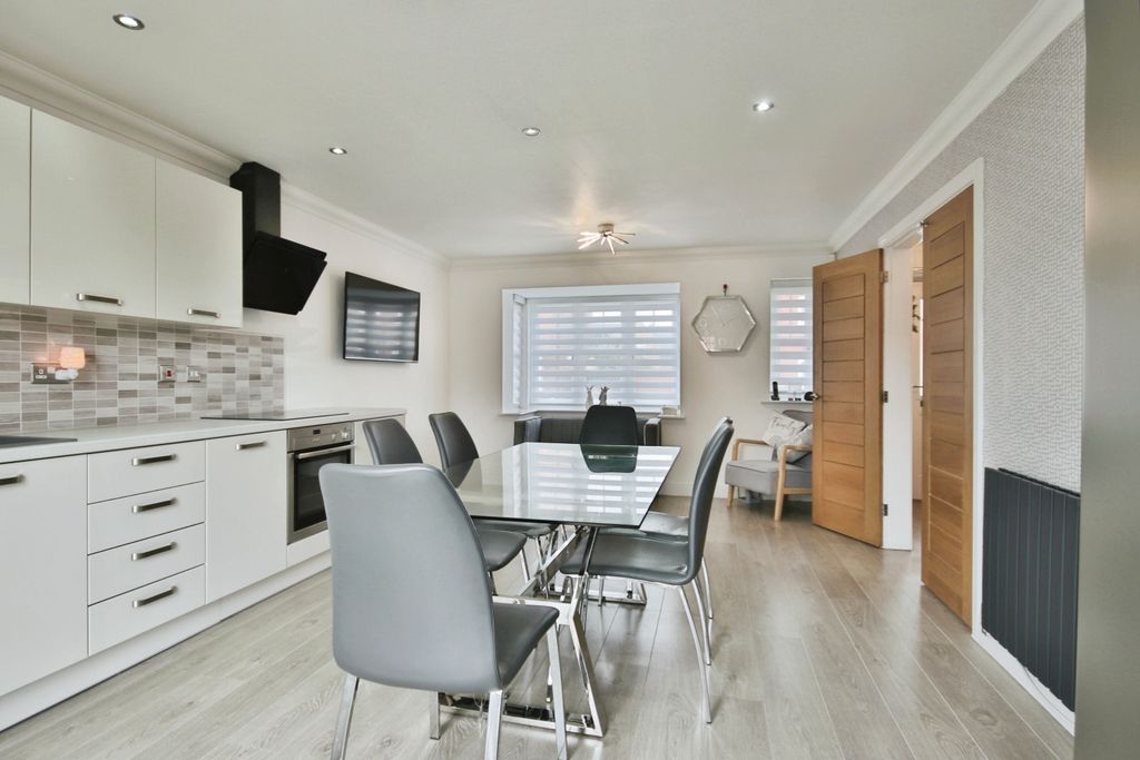 Property photo 2 of 24 4049954