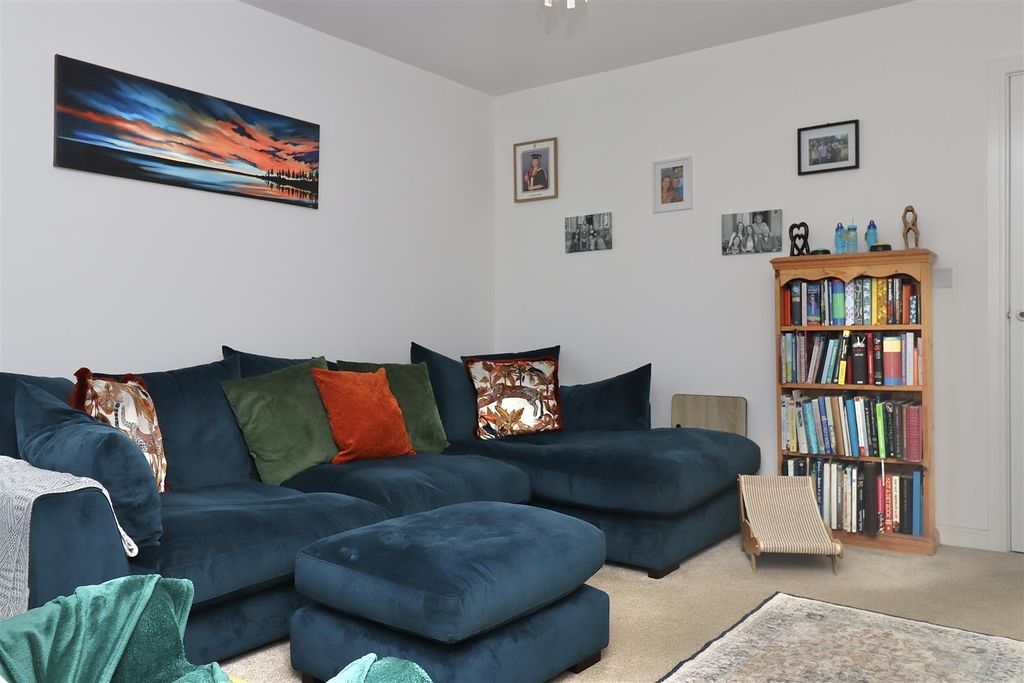 Property photo 2 of 11