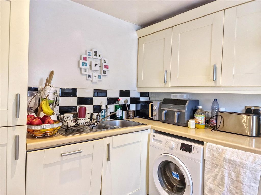 Property photo 3 of 16 20260902071200_20260902-Interior-4-Z3Af8Mwqkutqstg