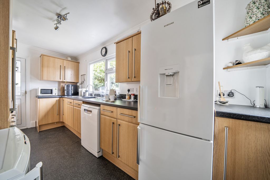 Property photo 3 of 20 Kitchen