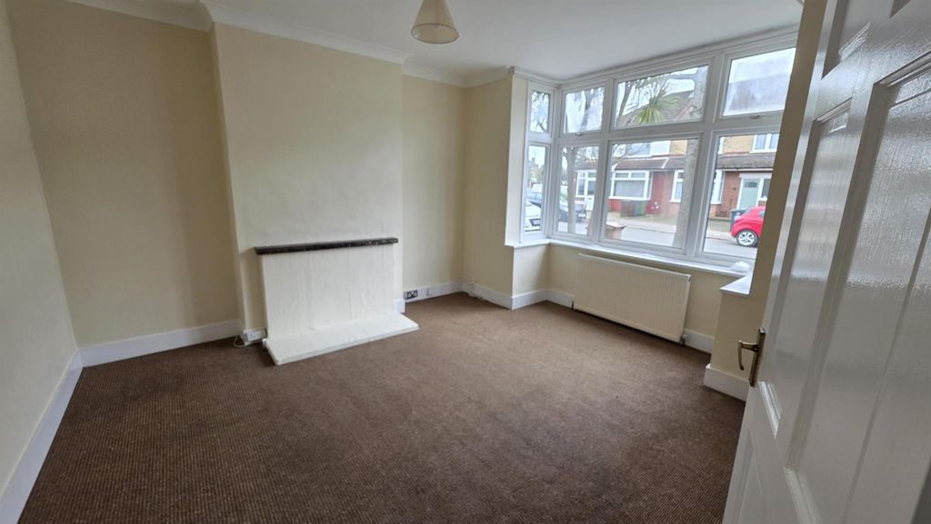 Property photo 2 of 9 1000092403.Jpg