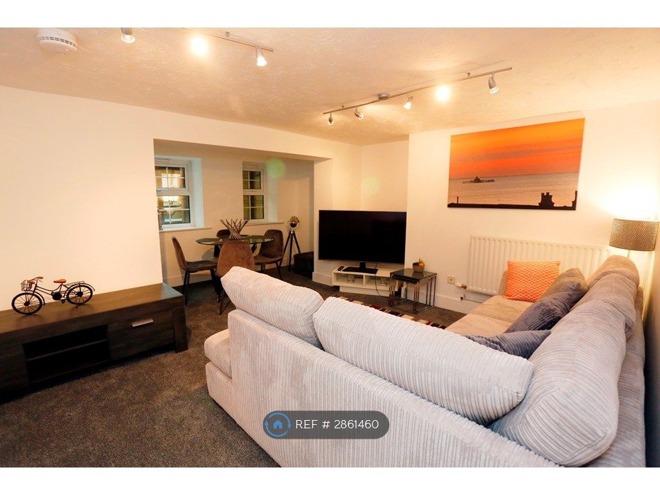 Property photo 3 of 8 Shared Lounge