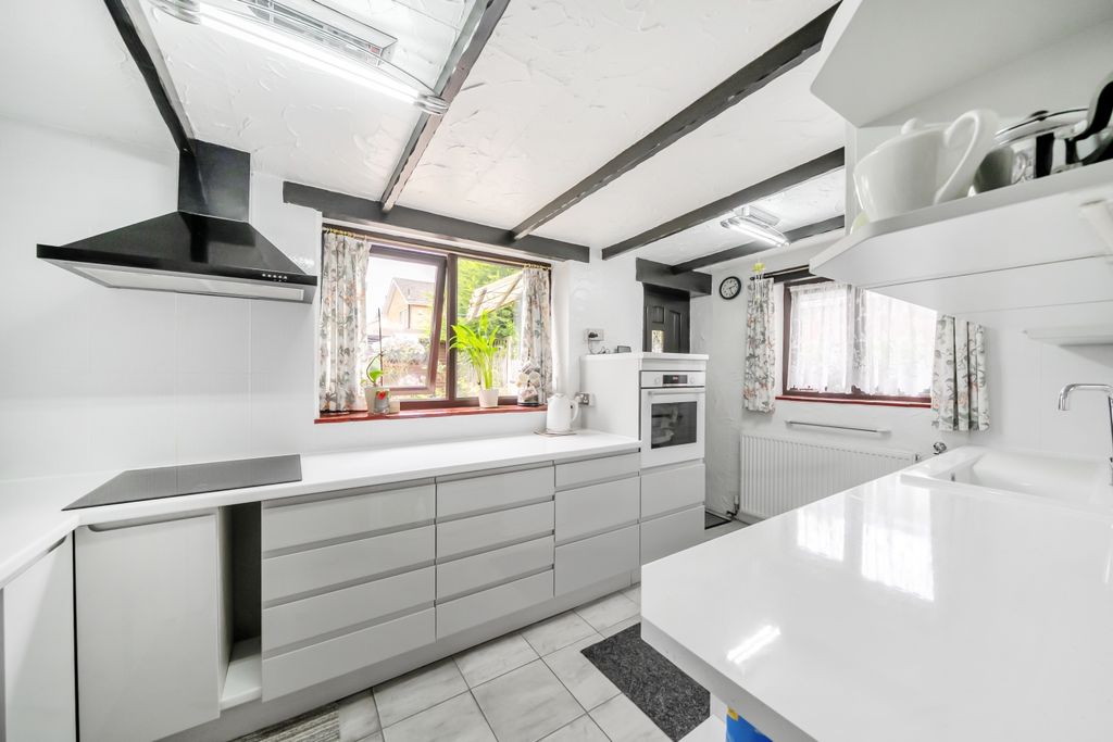 Property photo 2 of 18 Kitchen