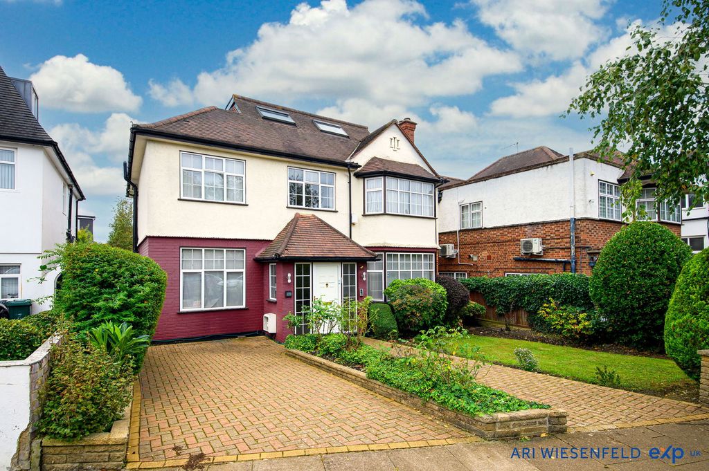 Property photo 1 of 18