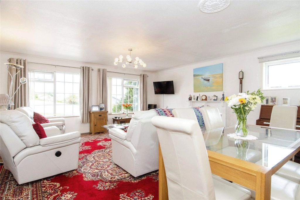 Property photo 2 of 15 Lounge/Diner