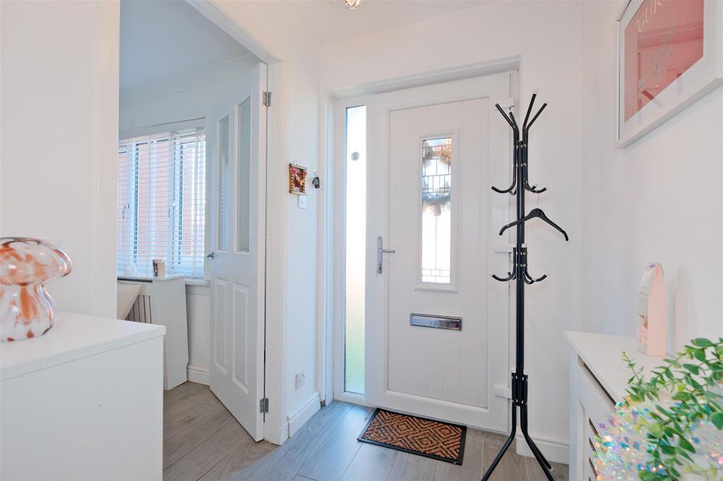 Property photo 2 of 28 Entrance Hallway