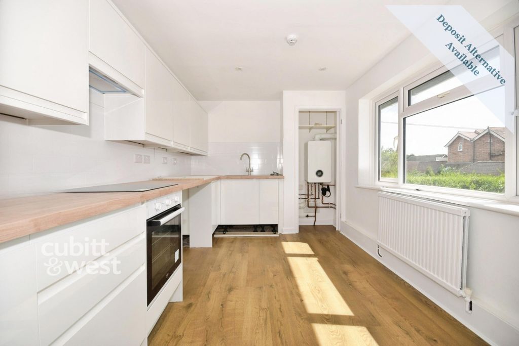 Property photo 2 of 10 Kitchen