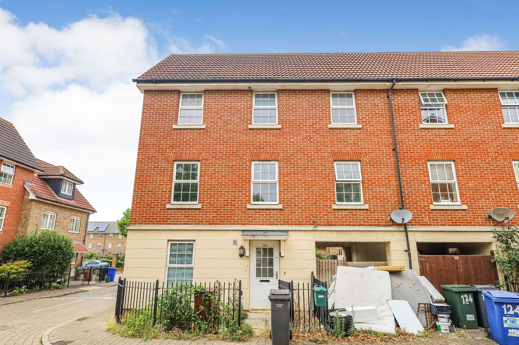 Property photo 1 of 6 126 Caspian Way, Purfleet, Essex, Rm19 1Lf