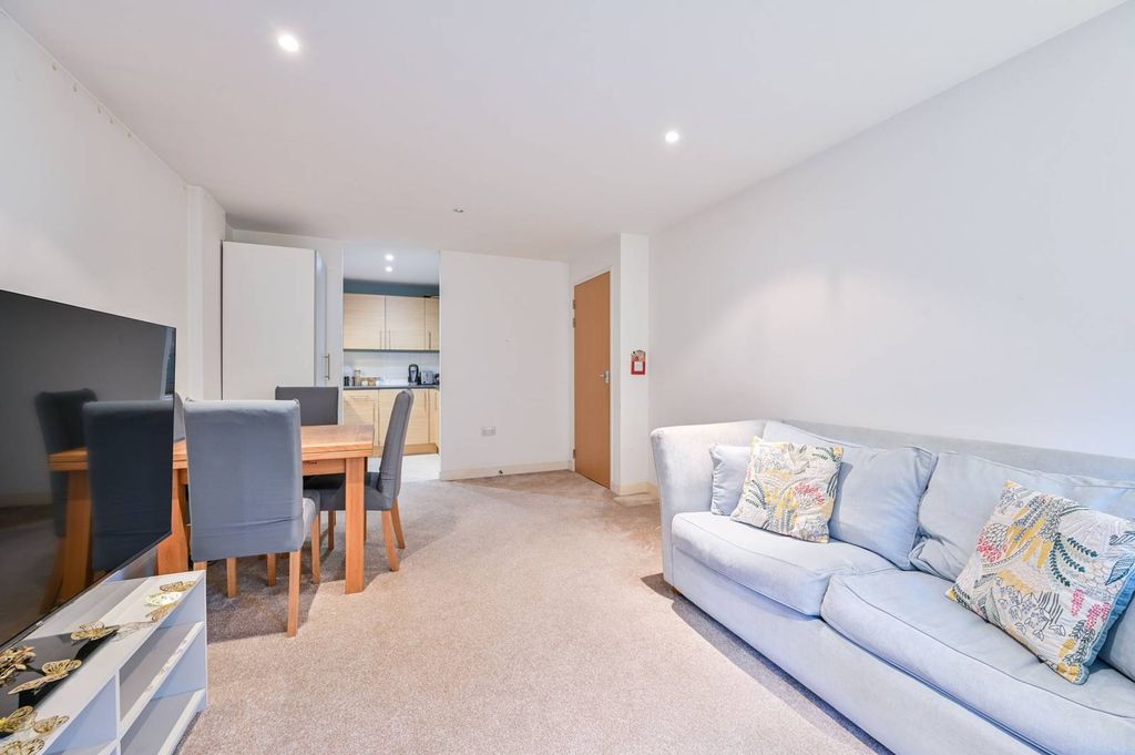 Property photo 3 of 11