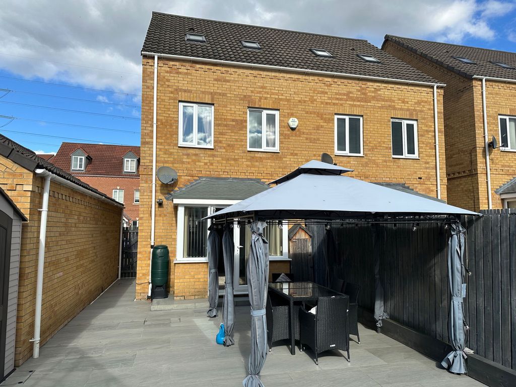 Property photo 2 of 24