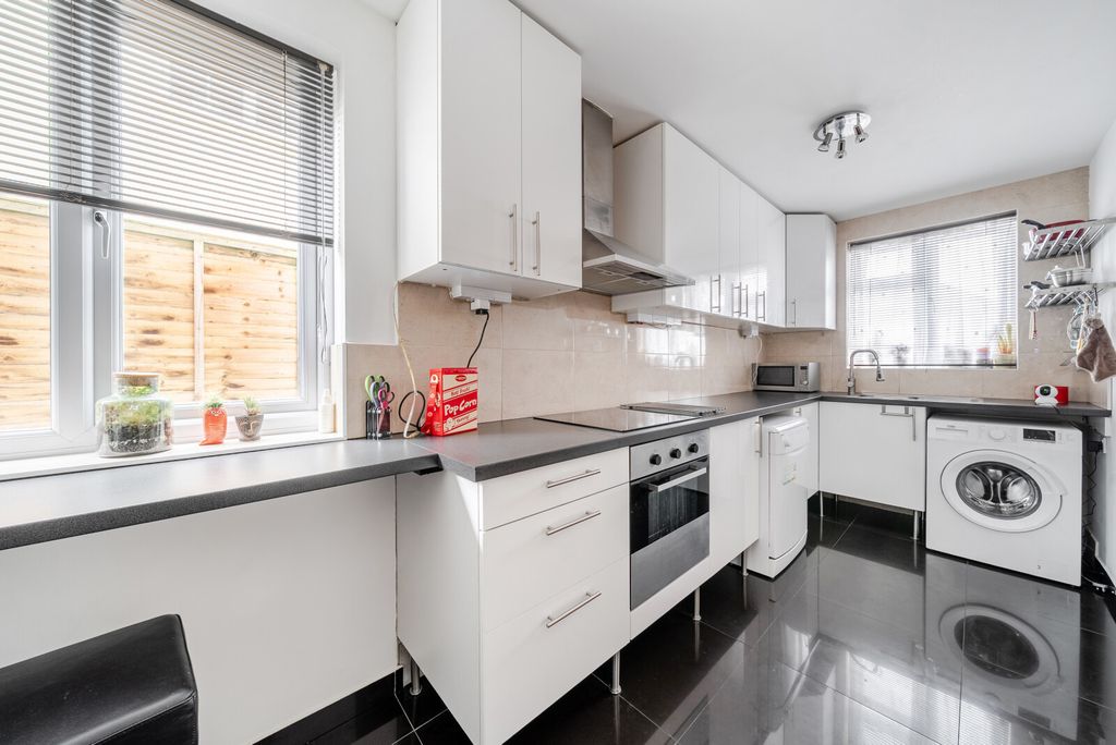 Property photo 2 of 23 1393192-10-694287...